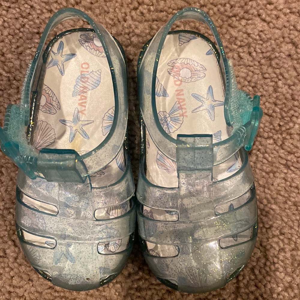 Toddler shoes size 6M